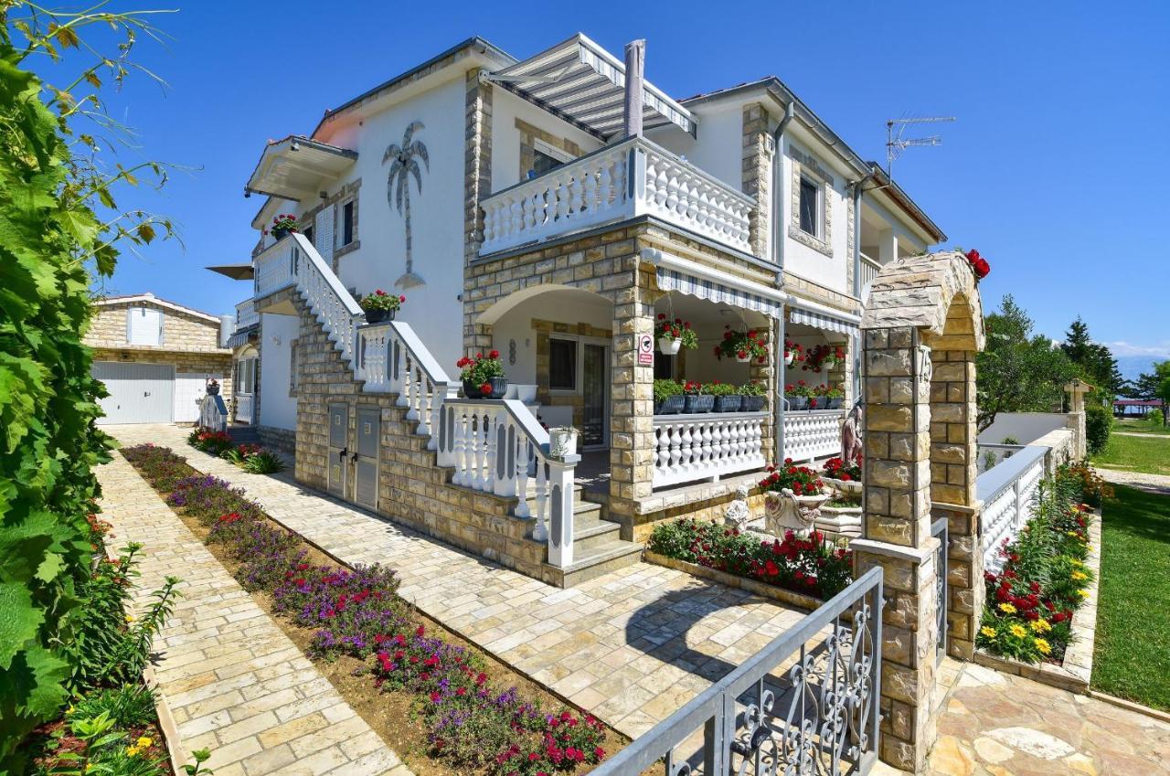 Apartments Rote Rosen Nin Exterior photo